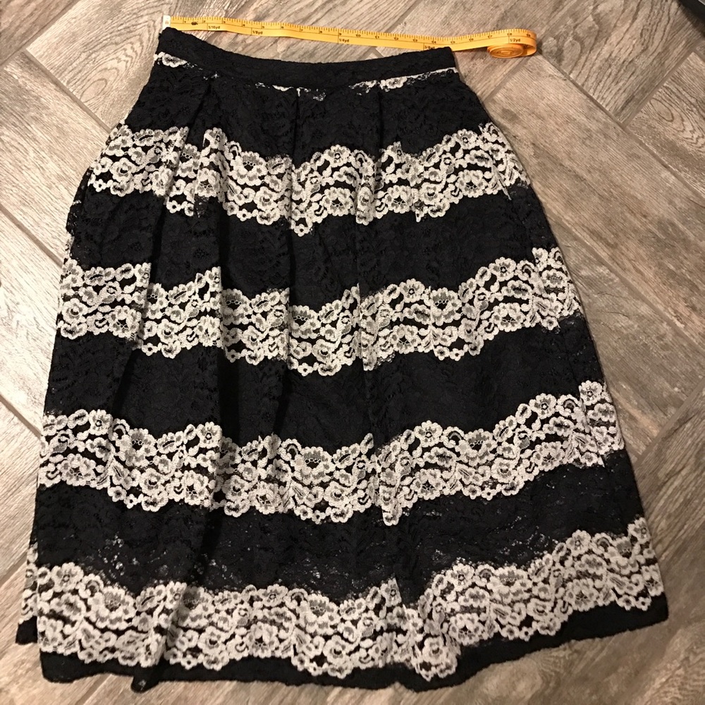Who What Wear black and white lace skirt